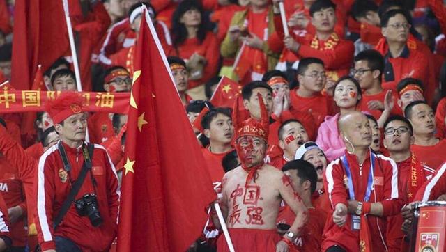 《禁止的爱浴室吃奶无删》