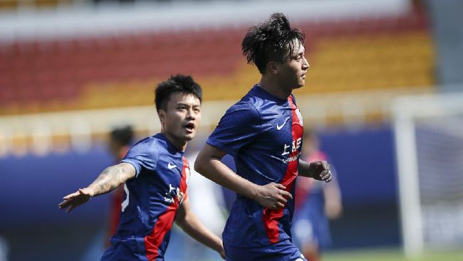 日本老师掀裙子打屁股网